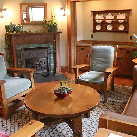 Roycroft Inn-2