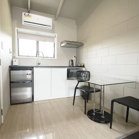 Middlemore Motel-2