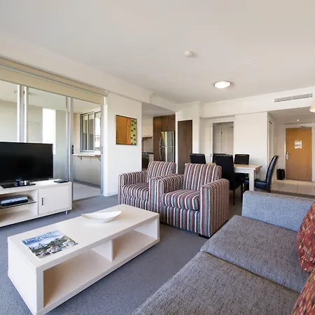 Oaks Brisbane Mews Suites-3