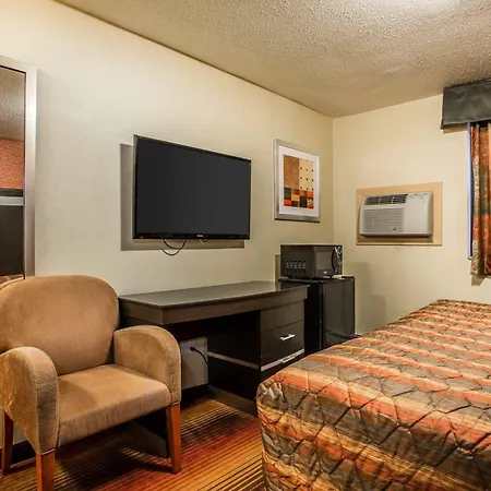 Rodeway Inn Belleville-2
