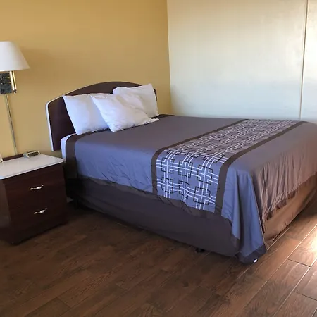 Economy Inn Okeechobee-2