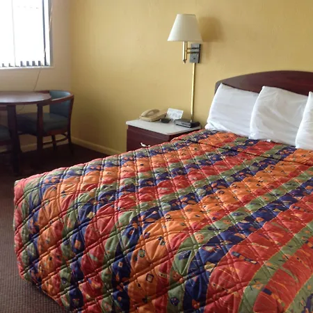 Economy Inn Okeechobee-3