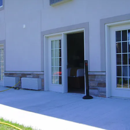 Cobblestone Inn & Suites - Denison | Majestic Hills-2