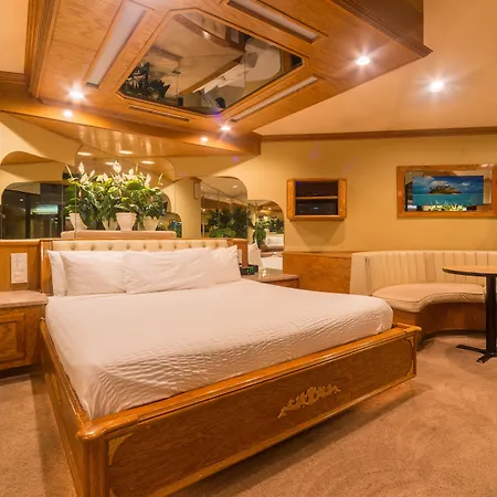 Sybaris Pool Suites Mequon-2