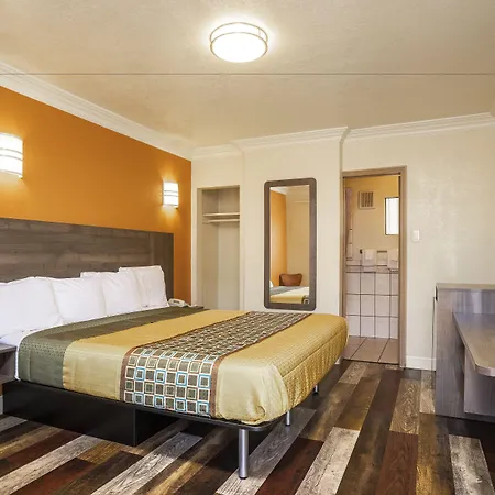 Economy Inn Hollywood-2
