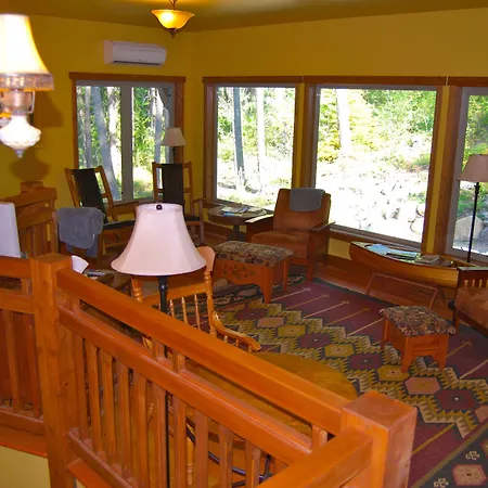 Glacier Guides Lodge-2