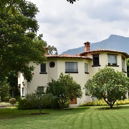 Casa Bugambilia, Un Pequeno Hotel En Tepoztlan-3