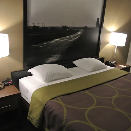 Super 8 By Wyndham Lloydminster-3