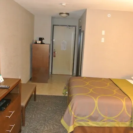 Super 8 By Wyndham Lloydminster-2