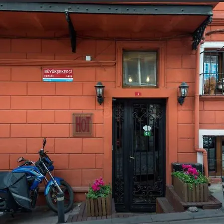 Corner Hot-3