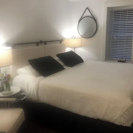 18 Vine Inn & Carriage House-2