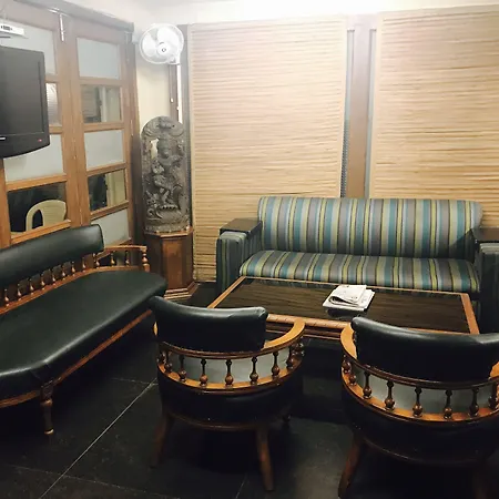 Skylink Suites Bed & Breakfast-2
