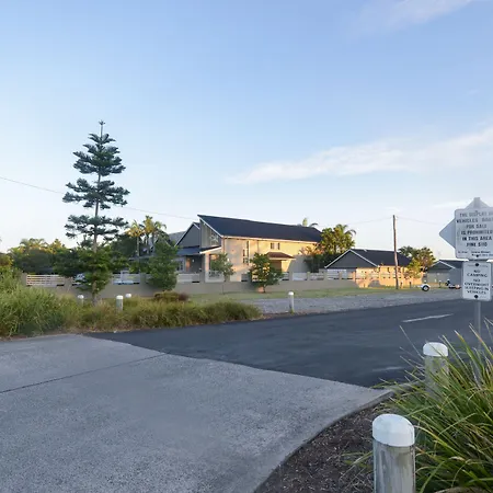 Moby Dick Waterfront Resort Motel-3