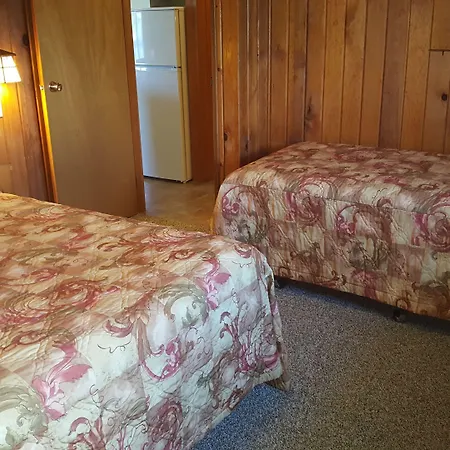 The Cedarwood Inn & Suites-3