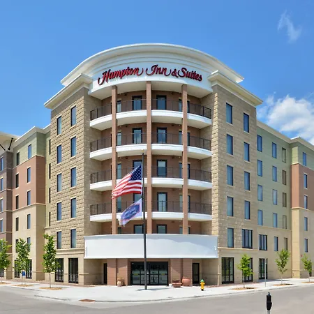 Hampton Inn & Suites Des Moines Downtown-2