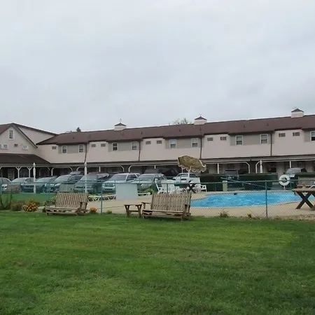 Cherry Lane Motor Inn Amish Country-3