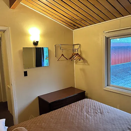 Cedar Hill Lodge-3