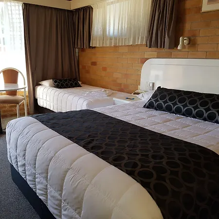 Cousins Motor Inn-3
