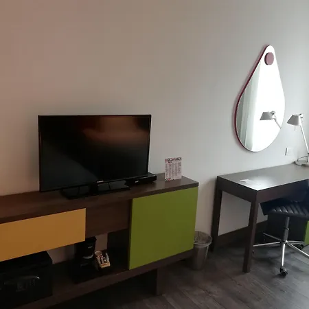 Hampton By Hilton Cali-3