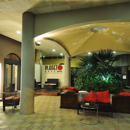 Planet Hotel-2