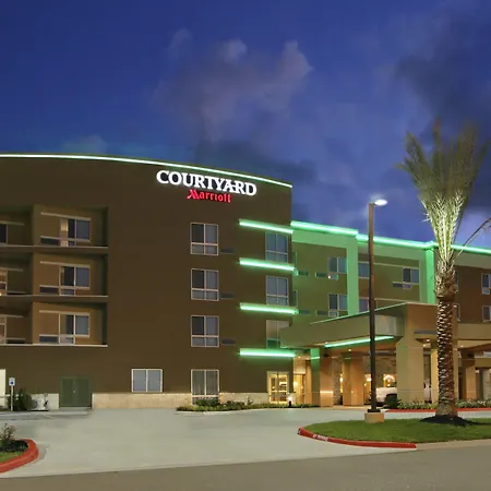 Courtyard By Marriott Victoria-3