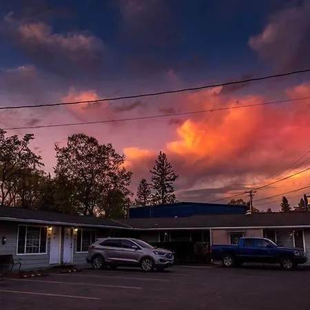 Maple Leaf Motel-2