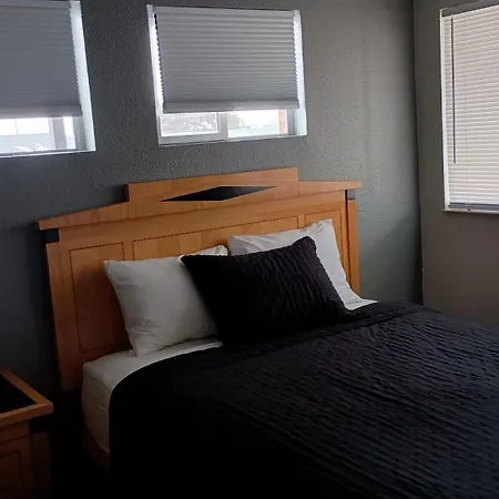 Econo Inn-2
