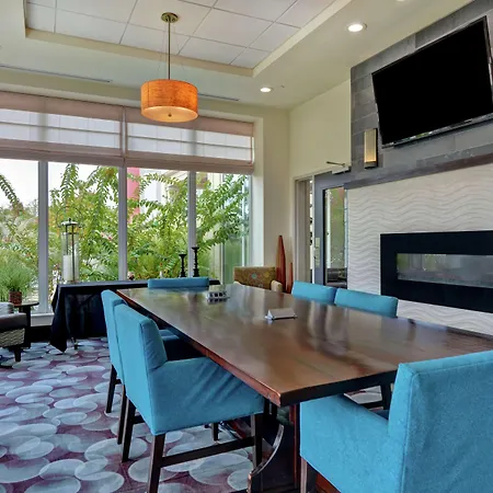 Hilton Garden Inn And Fayetteville Convention Center-3