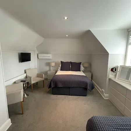 Grosvenor Lodge Guest House-3