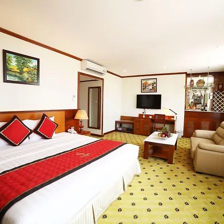 Sunny Hotel 1-3