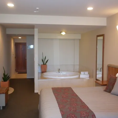 Pebble Beach Motor Inn-2
