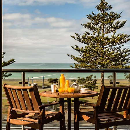 Pebble Beach Motor Inn-2