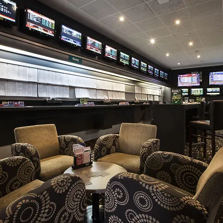 Melton Hotel Auburn-3