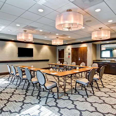 Hampton Inn & Suites Bellevue Downtown/Seattle-2