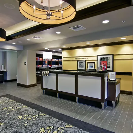 Hampton Inn & Suites Bellevue Downtown/Seattle-3