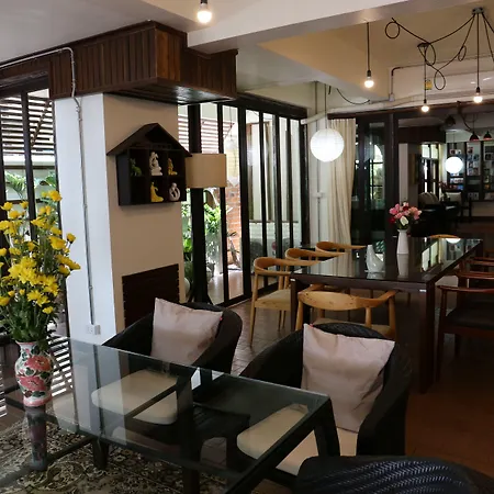Kampaeng Ngam Hotel - Steps To Night Bazaar & Old City-2