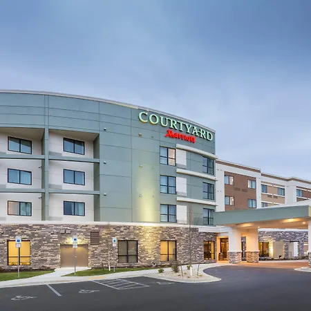 Courtyard By Marriott Bismarck North-2