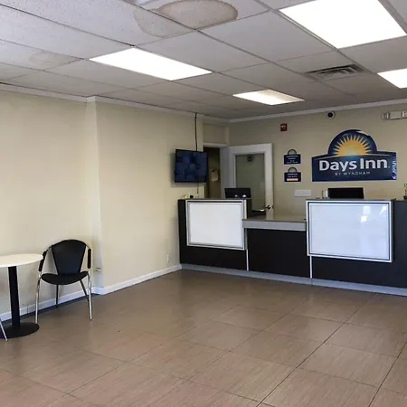 Days Inn By Wyndham Brawley-3