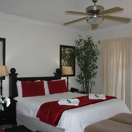 Elizabeth Lodge-2