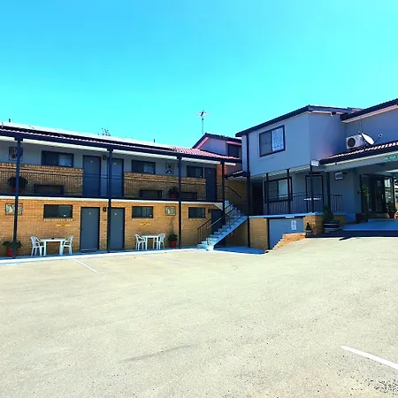 Goldrush Motel Young Cbd-2