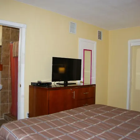 Holiday House Motel-2