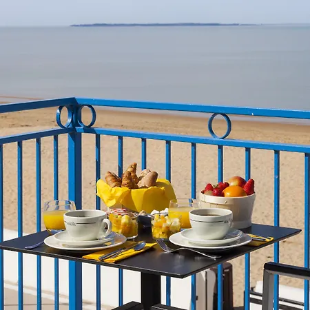 Les Flots - Hotel Et Restaurant Face A L'Ocean - Chatelaillon-Plage-2