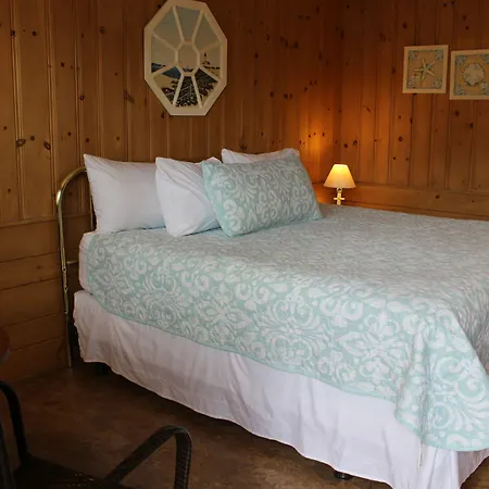 Town & Beach Motel-3