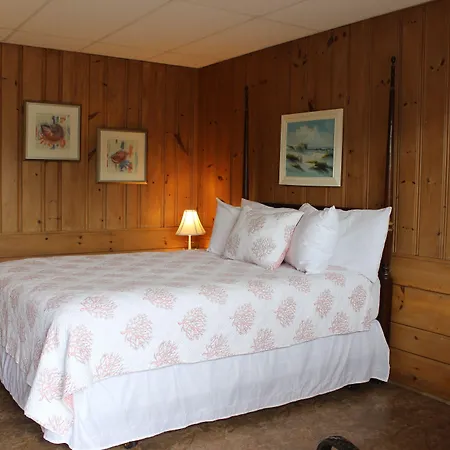 Town & Beach Motel-2