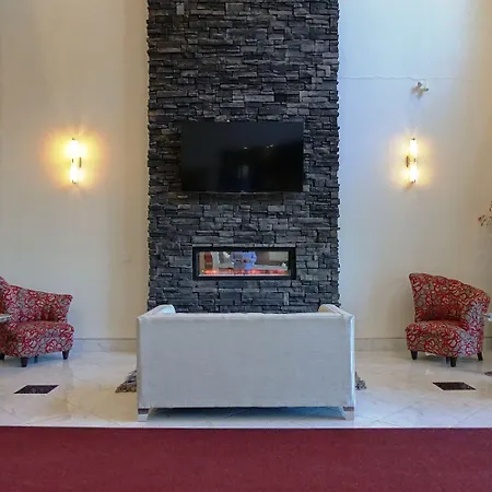 Ramada By Wyndham Moose Jaw-2