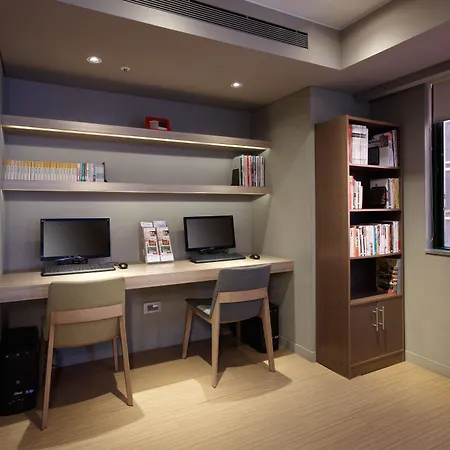Royal Inn Taipei Linsen - Huashan 1914 Creative Park-3