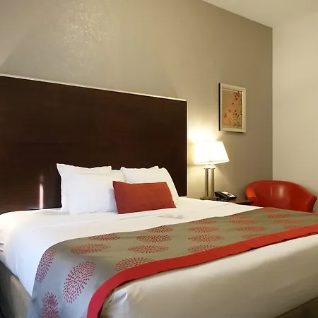 Ramada By Wyndham Moose Jaw-3