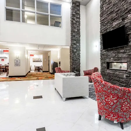 Ramada By Wyndham Moose Jaw-3