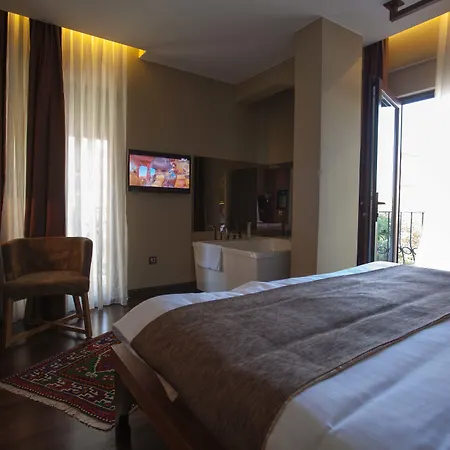 Juliet Rooms & Kitchen-2