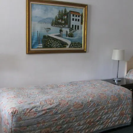 The Wayfarer Motel-3